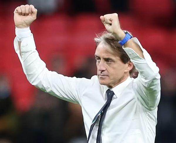 电竞赛事-曼奇尼：西班牙无锋让我惊讶 博努奇：点球不知选谁